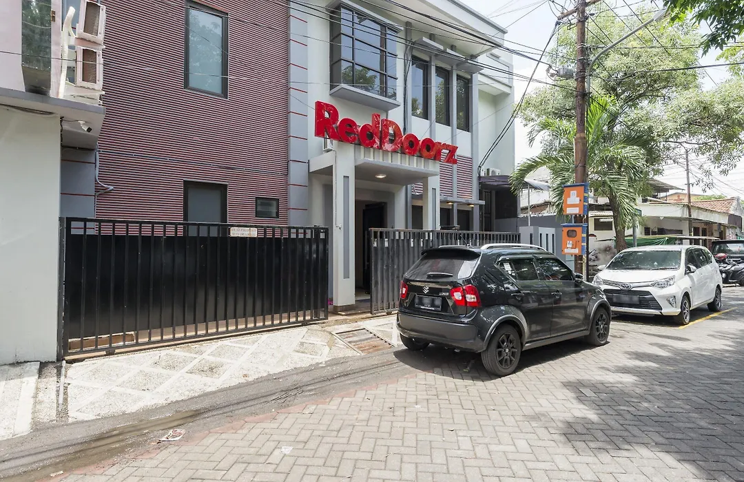 Reddoorz Near Grand City Mall 2-1