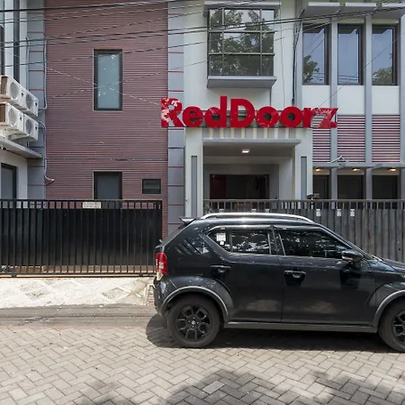 Reddoorz Near Grand City Mall 2-2